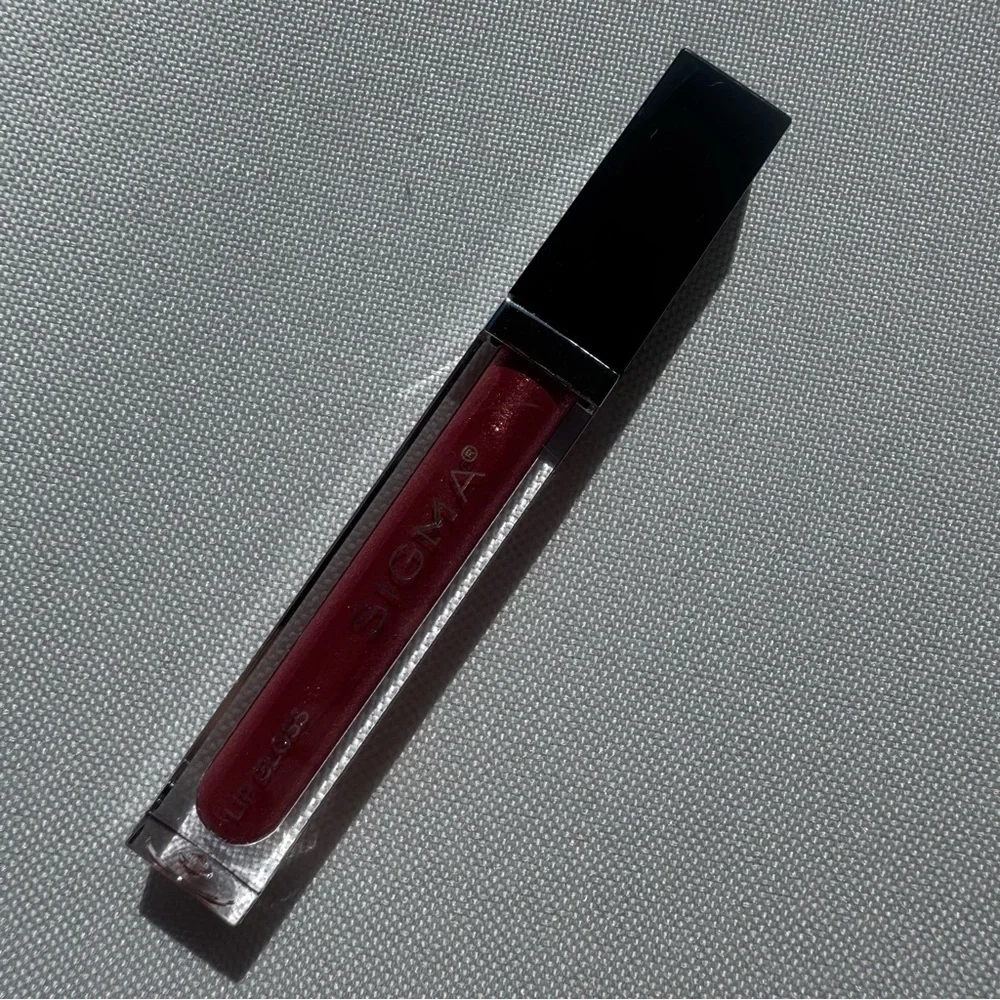 NWT Sigma Beauty Lip Gloss - Secret Garden